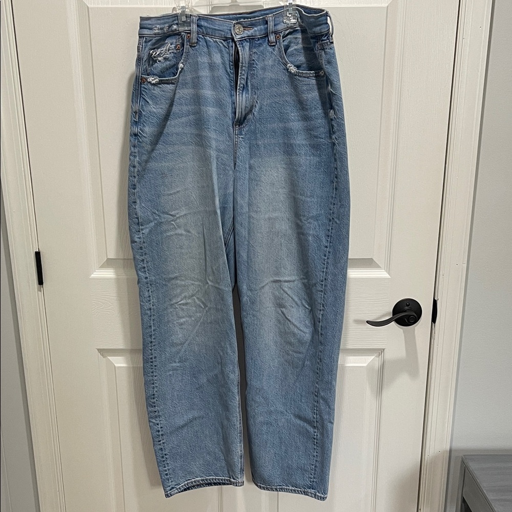 American Eagle Outfitters Light Blue Straight Leg Jeans